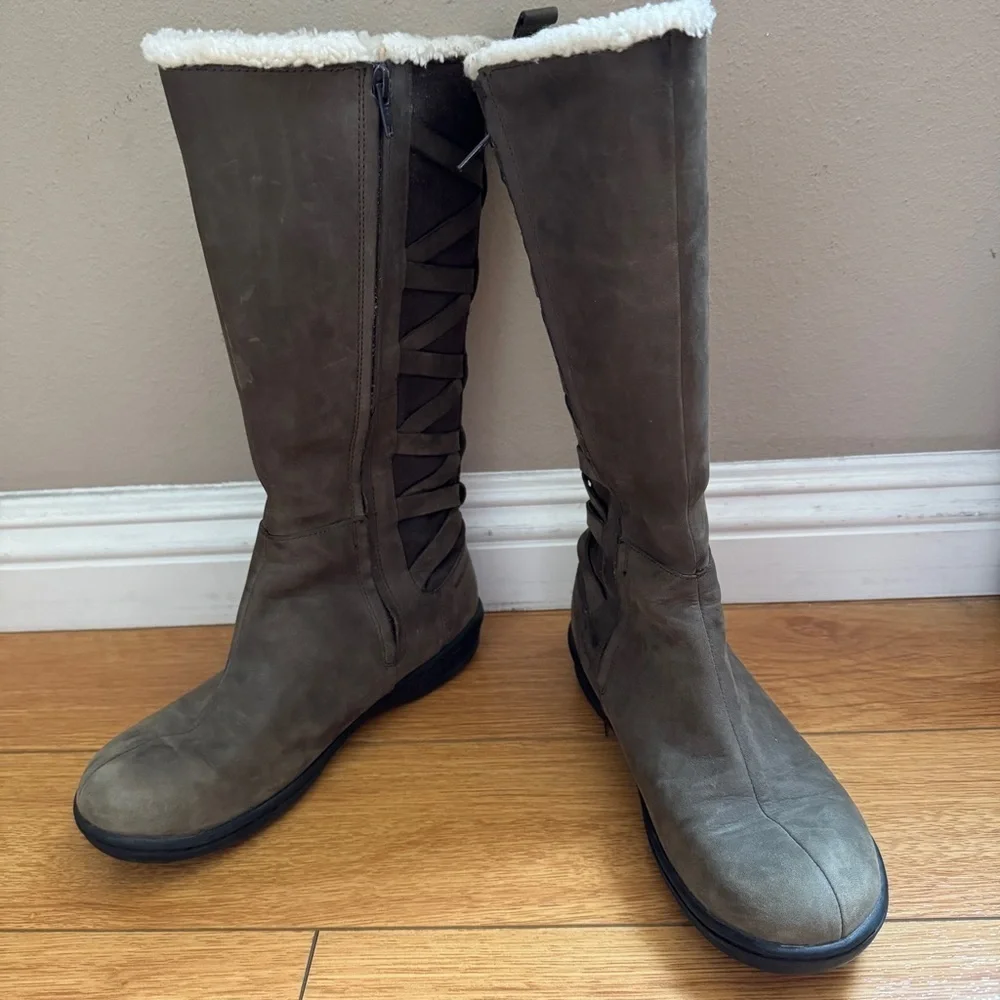 Teva Figueroa Olive Green Leather Fleece Lining Waterproof Boot Size 8